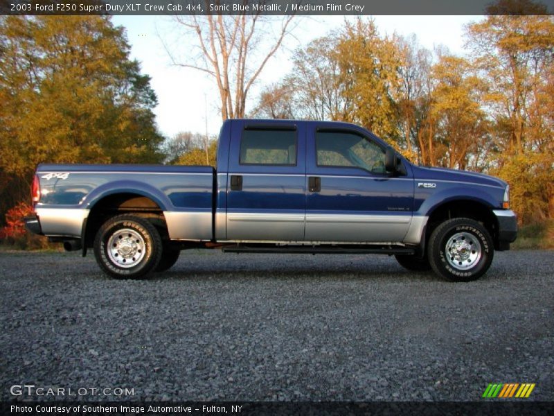 Sonic Blue Metallic / Medium Flint Grey 2003 Ford F250 Super Duty XLT Crew Cab 4x4