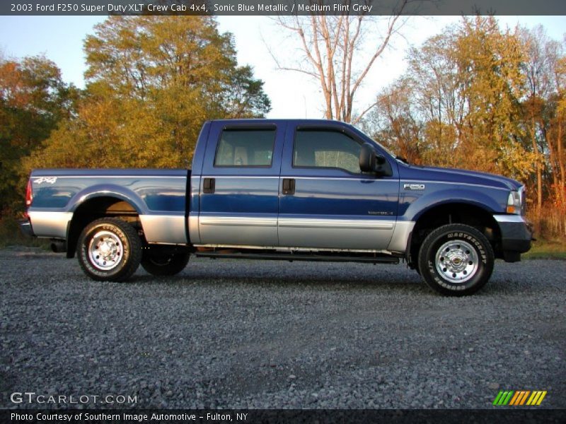 Sonic Blue Metallic / Medium Flint Grey 2003 Ford F250 Super Duty XLT Crew Cab 4x4