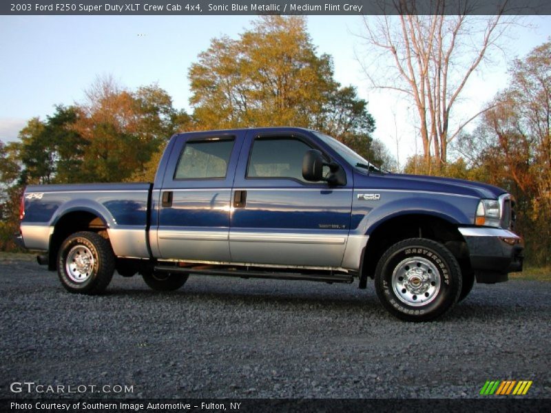 Sonic Blue Metallic / Medium Flint Grey 2003 Ford F250 Super Duty XLT Crew Cab 4x4
