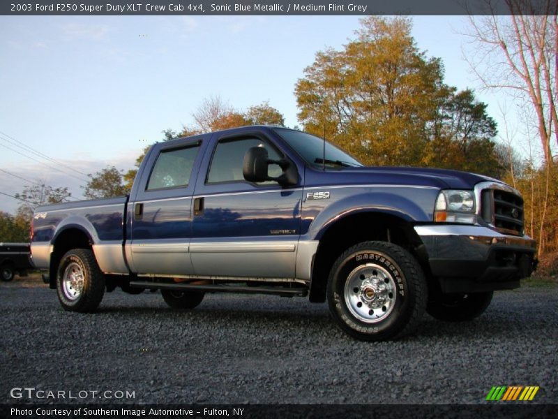 Sonic Blue Metallic / Medium Flint Grey 2003 Ford F250 Super Duty XLT Crew Cab 4x4
