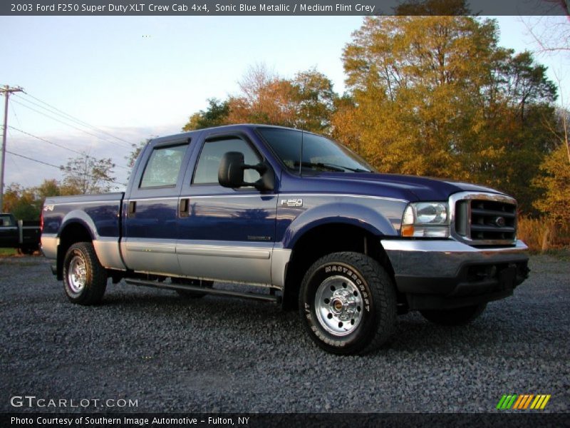 Sonic Blue Metallic / Medium Flint Grey 2003 Ford F250 Super Duty XLT Crew Cab 4x4