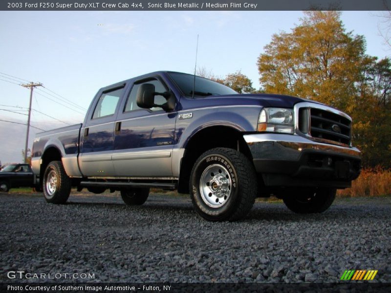 Sonic Blue Metallic / Medium Flint Grey 2003 Ford F250 Super Duty XLT Crew Cab 4x4
