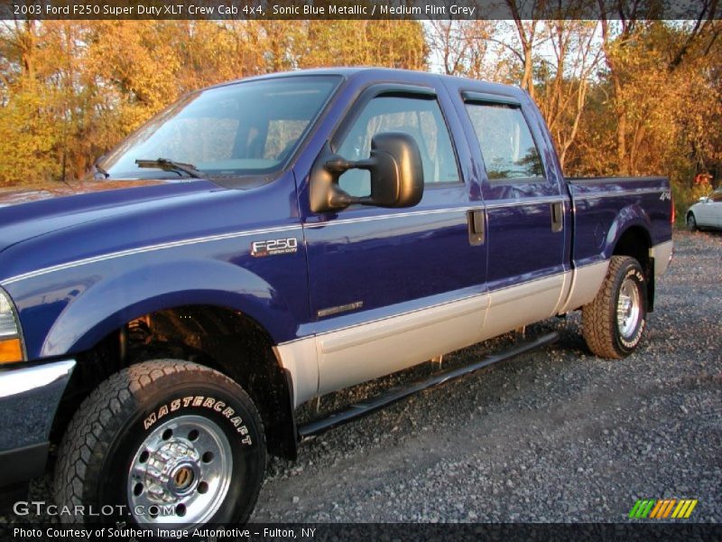 Sonic Blue Metallic / Medium Flint Grey 2003 Ford F250 Super Duty XLT Crew Cab 4x4