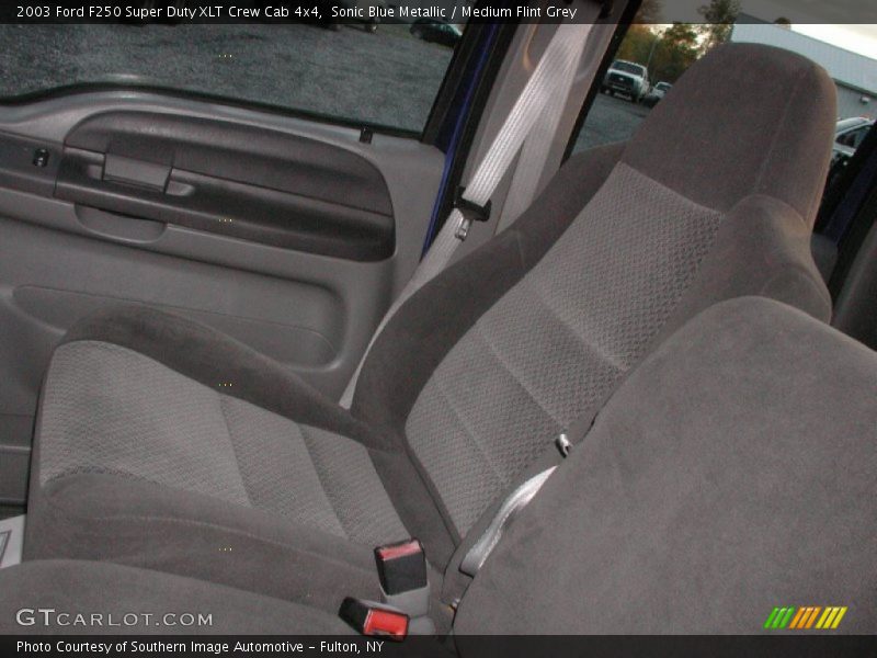 Sonic Blue Metallic / Medium Flint Grey 2003 Ford F250 Super Duty XLT Crew Cab 4x4
