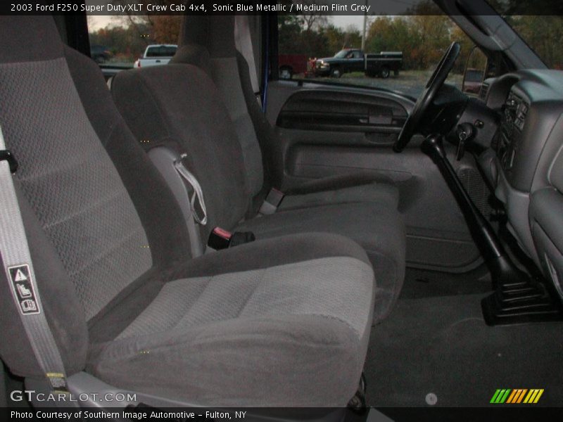 Sonic Blue Metallic / Medium Flint Grey 2003 Ford F250 Super Duty XLT Crew Cab 4x4