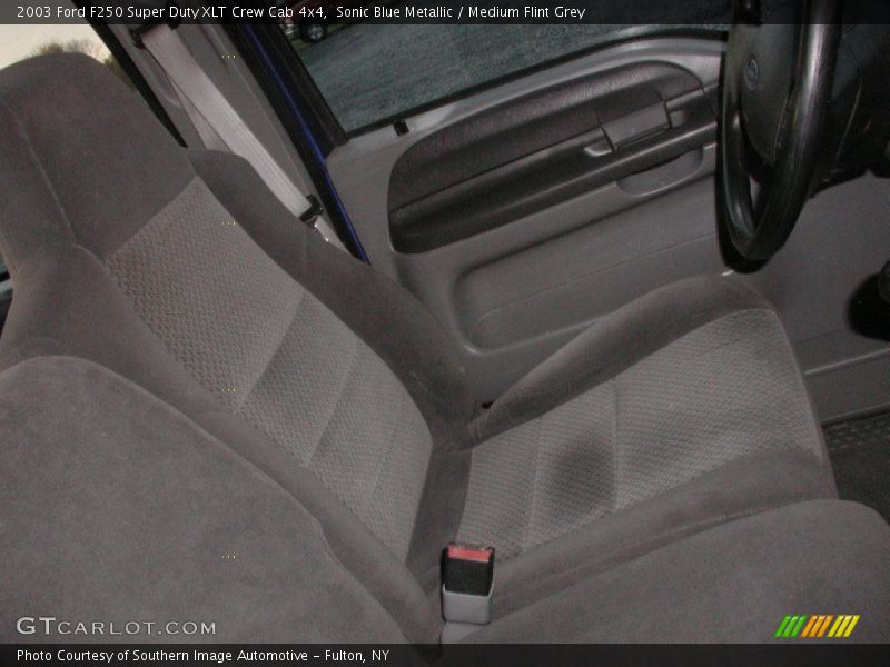 Sonic Blue Metallic / Medium Flint Grey 2003 Ford F250 Super Duty XLT Crew Cab 4x4