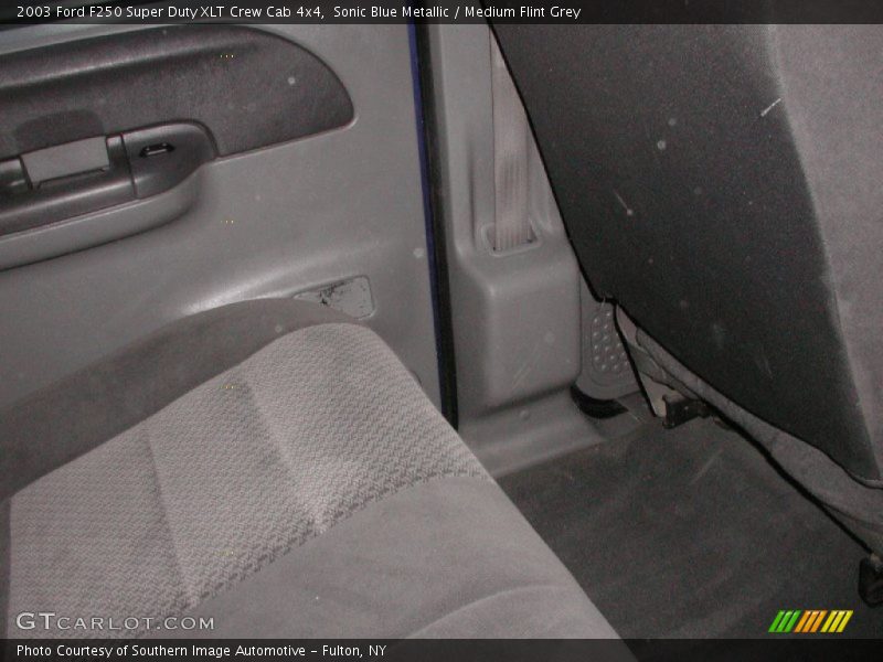 Sonic Blue Metallic / Medium Flint Grey 2003 Ford F250 Super Duty XLT Crew Cab 4x4