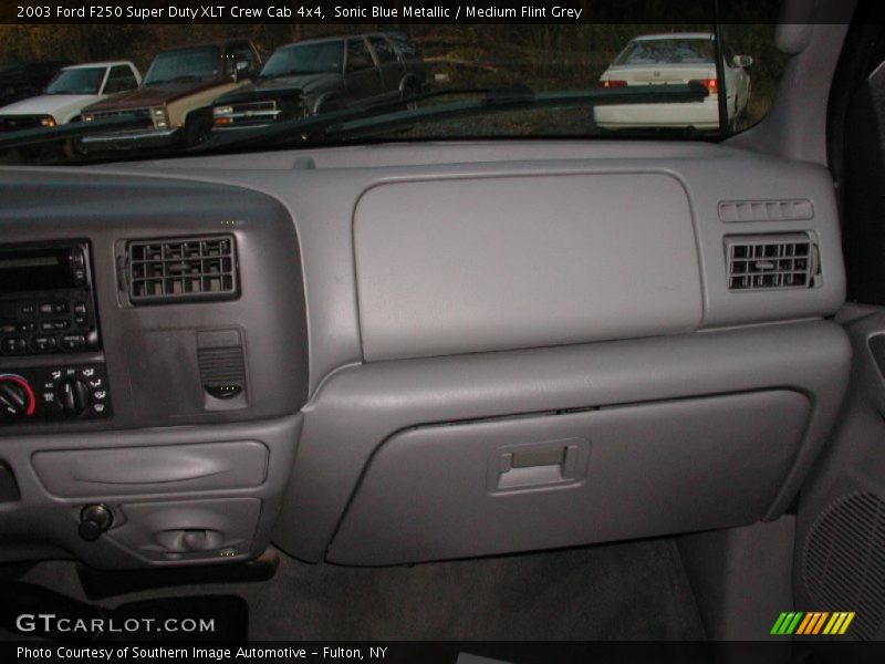 Sonic Blue Metallic / Medium Flint Grey 2003 Ford F250 Super Duty XLT Crew Cab 4x4