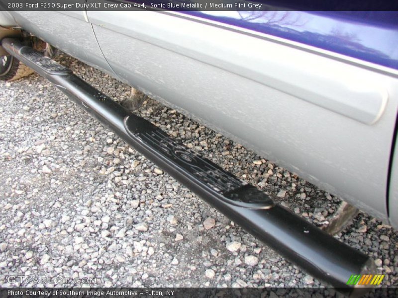Sonic Blue Metallic / Medium Flint Grey 2003 Ford F250 Super Duty XLT Crew Cab 4x4