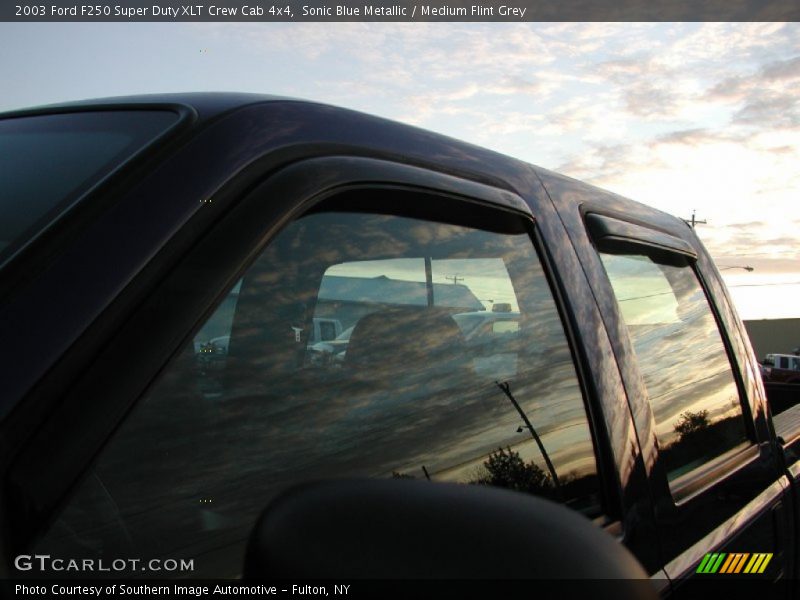Sonic Blue Metallic / Medium Flint Grey 2003 Ford F250 Super Duty XLT Crew Cab 4x4