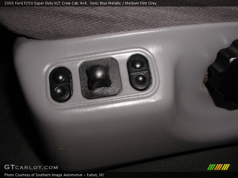 Sonic Blue Metallic / Medium Flint Grey 2003 Ford F250 Super Duty XLT Crew Cab 4x4