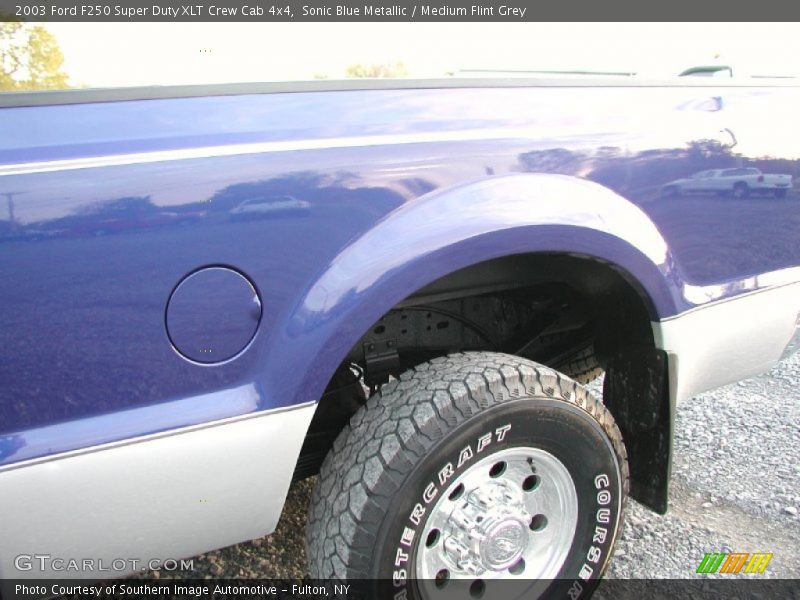 Sonic Blue Metallic / Medium Flint Grey 2003 Ford F250 Super Duty XLT Crew Cab 4x4