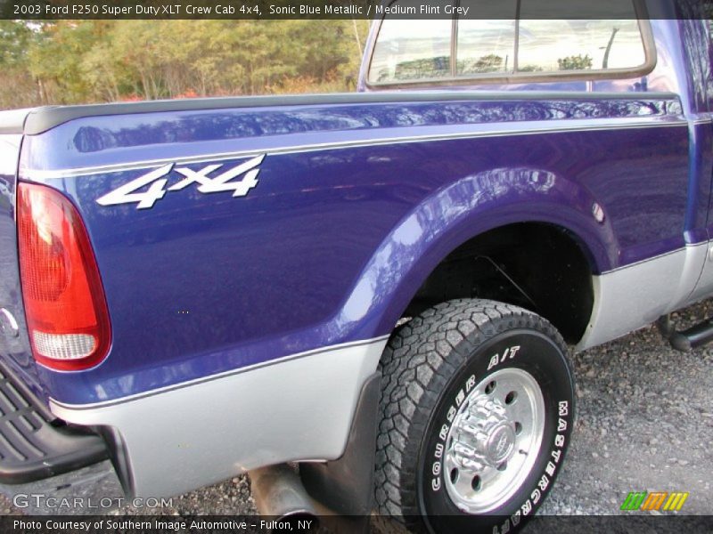 Sonic Blue Metallic / Medium Flint Grey 2003 Ford F250 Super Duty XLT Crew Cab 4x4