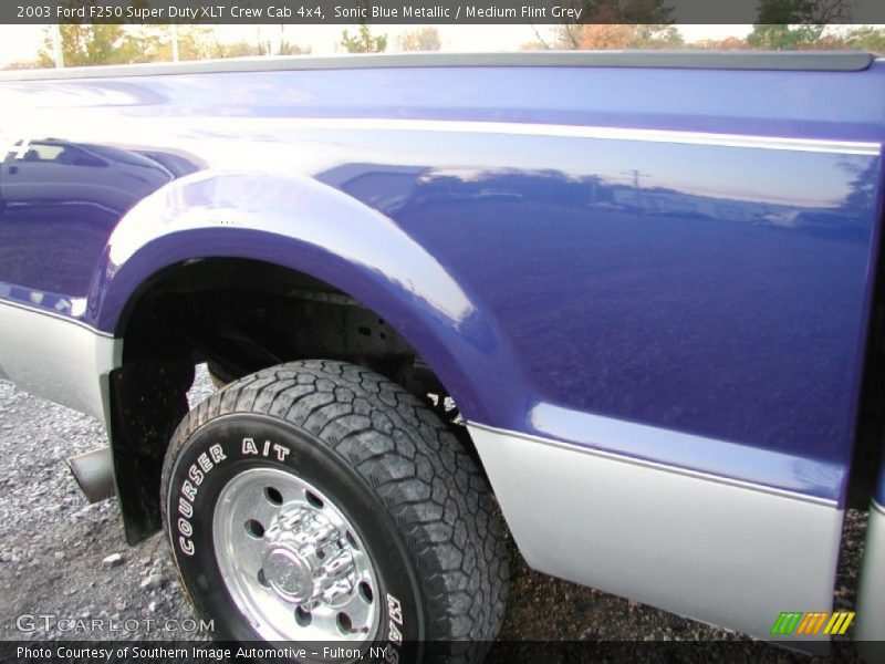 Sonic Blue Metallic / Medium Flint Grey 2003 Ford F250 Super Duty XLT Crew Cab 4x4