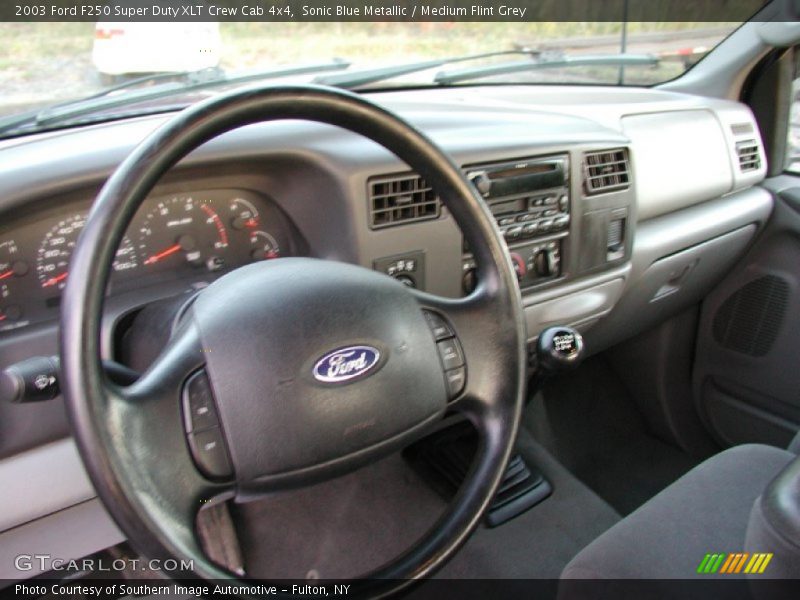 Sonic Blue Metallic / Medium Flint Grey 2003 Ford F250 Super Duty XLT Crew Cab 4x4