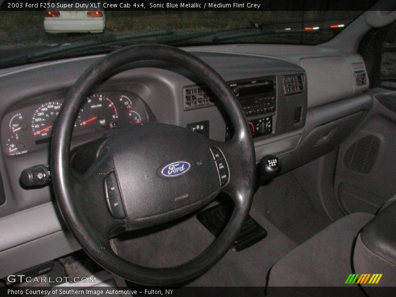 Sonic Blue Metallic / Medium Flint Grey 2003 Ford F250 Super Duty XLT Crew Cab 4x4