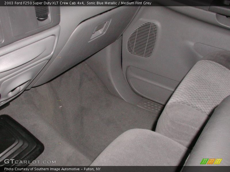 Sonic Blue Metallic / Medium Flint Grey 2003 Ford F250 Super Duty XLT Crew Cab 4x4