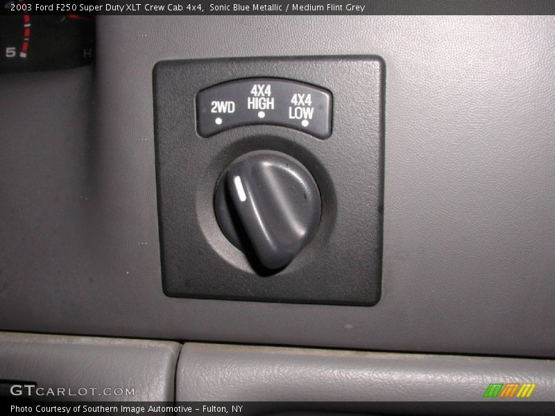Sonic Blue Metallic / Medium Flint Grey 2003 Ford F250 Super Duty XLT Crew Cab 4x4