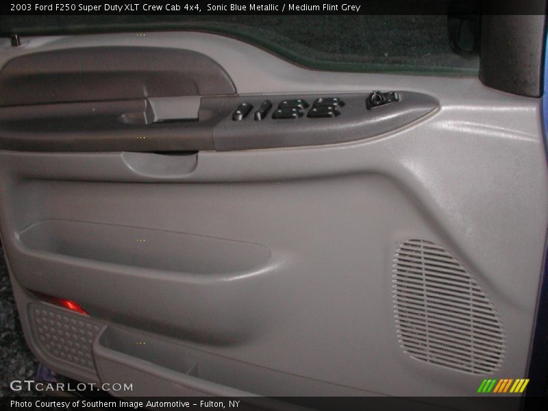 Sonic Blue Metallic / Medium Flint Grey 2003 Ford F250 Super Duty XLT Crew Cab 4x4