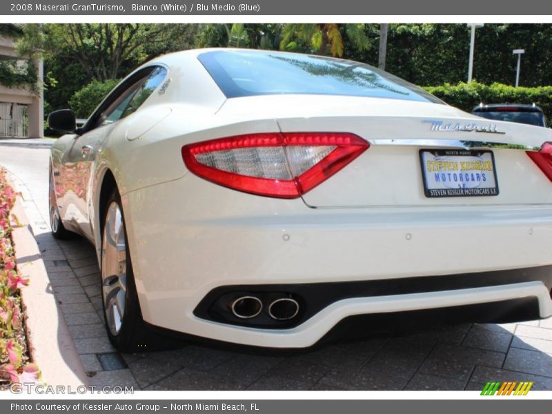 Bianco (White) / Blu Medio (Blue) 2008 Maserati GranTurismo