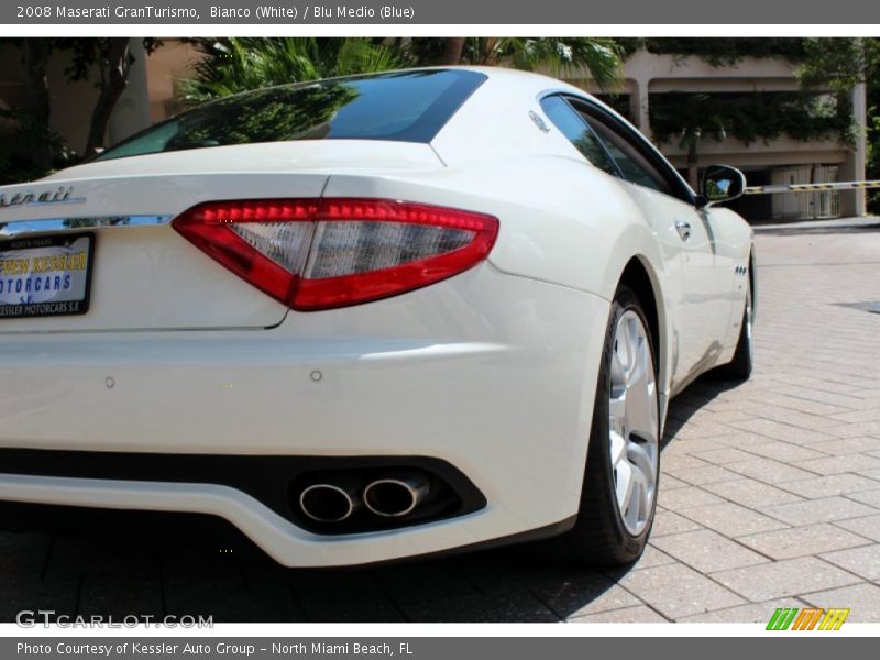 Bianco (White) / Blu Medio (Blue) 2008 Maserati GranTurismo