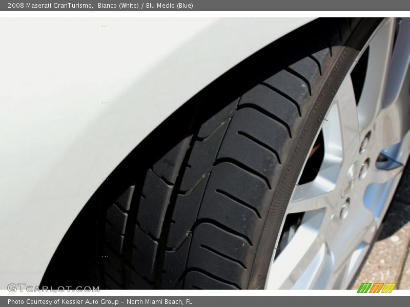 Bianco (White) / Blu Medio (Blue) 2008 Maserati GranTurismo