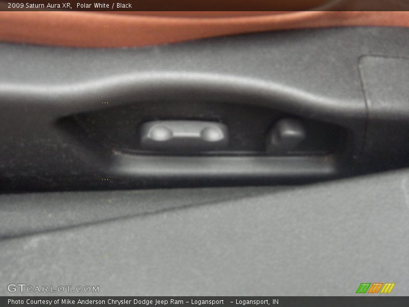 Polar White / Black 2009 Saturn Aura XR