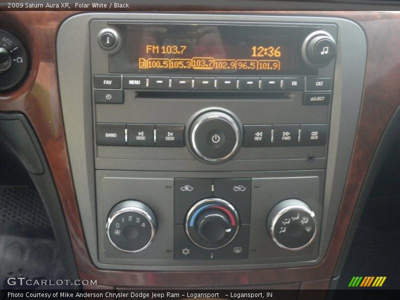 Polar White / Black 2009 Saturn Aura XR