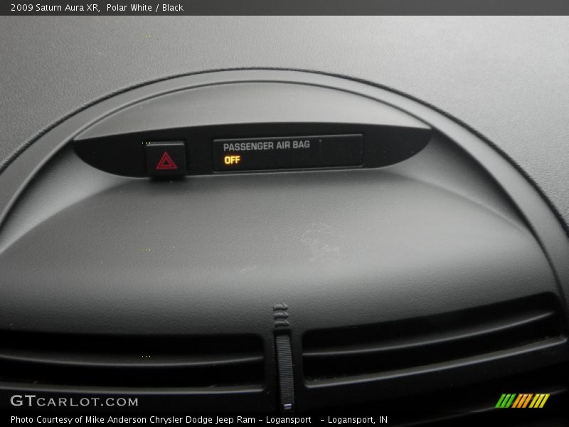 Polar White / Black 2009 Saturn Aura XR