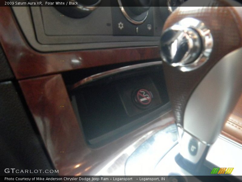 Polar White / Black 2009 Saturn Aura XR