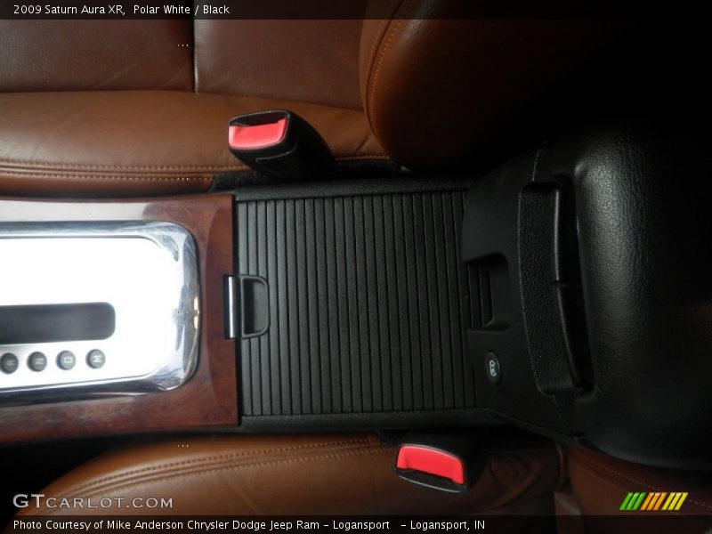 Polar White / Black 2009 Saturn Aura XR