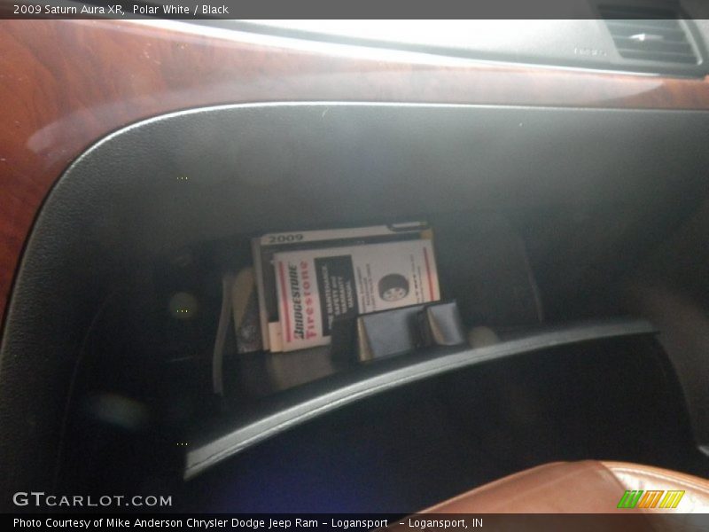 Polar White / Black 2009 Saturn Aura XR