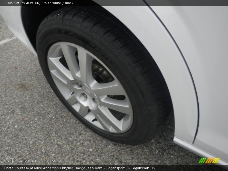 Polar White / Black 2009 Saturn Aura XR