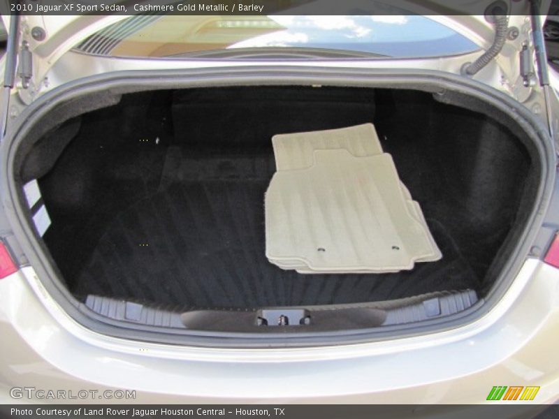  2010 XF Sport Sedan Trunk