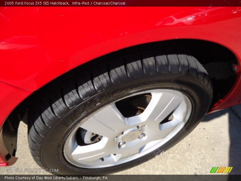 Infra-Red / Charcoal/Charcoal 2005 Ford Focus ZX5 SES Hatchback