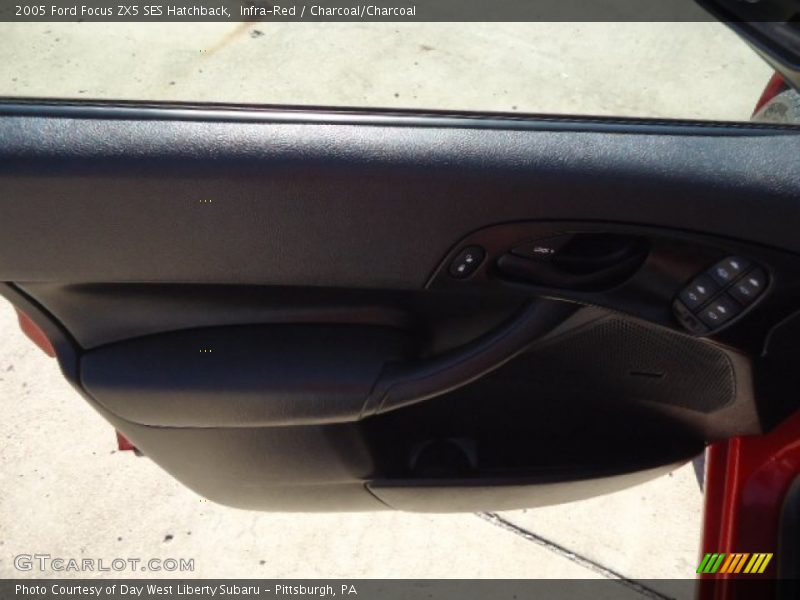 Infra-Red / Charcoal/Charcoal 2005 Ford Focus ZX5 SES Hatchback