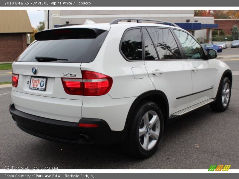Alpine White / Tobacco 2010 BMW X5 xDrive30i