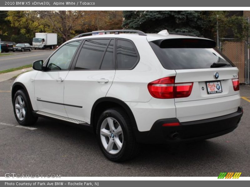 Alpine White / Tobacco 2010 BMW X5 xDrive30i