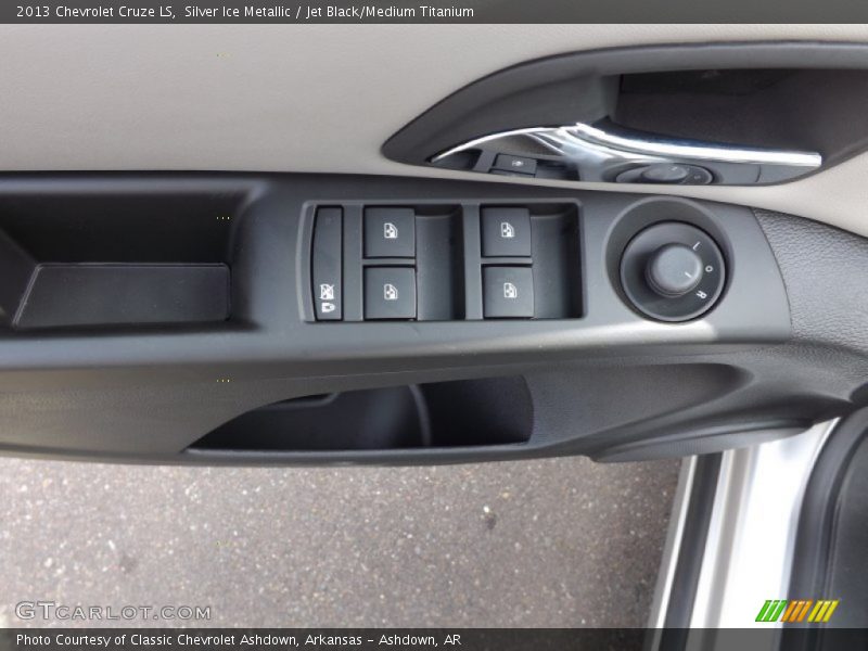 Silver Ice Metallic / Jet Black/Medium Titanium 2013 Chevrolet Cruze LS