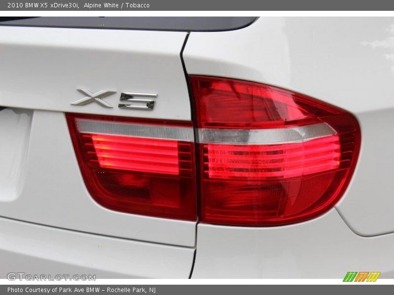 Alpine White / Tobacco 2010 BMW X5 xDrive30i