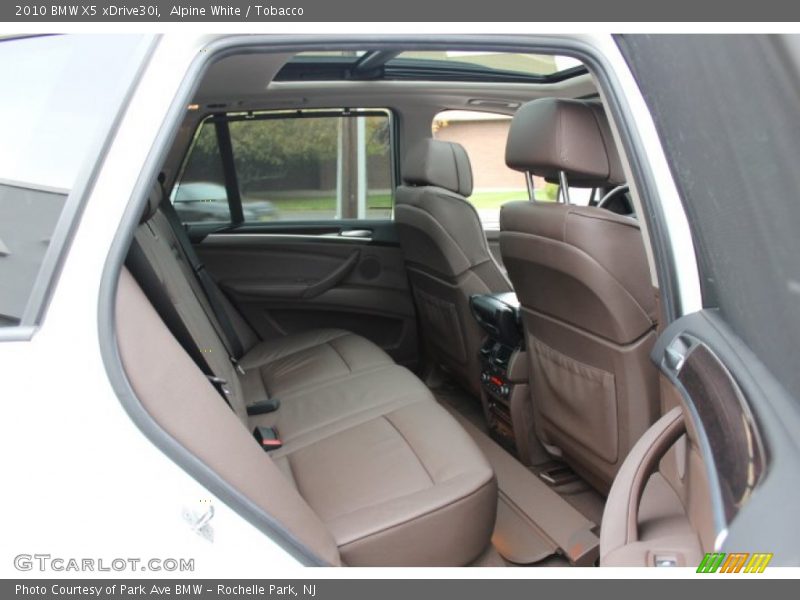 Alpine White / Tobacco 2010 BMW X5 xDrive30i