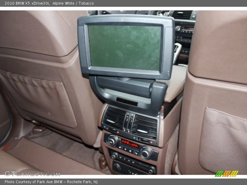 Alpine White / Tobacco 2010 BMW X5 xDrive30i