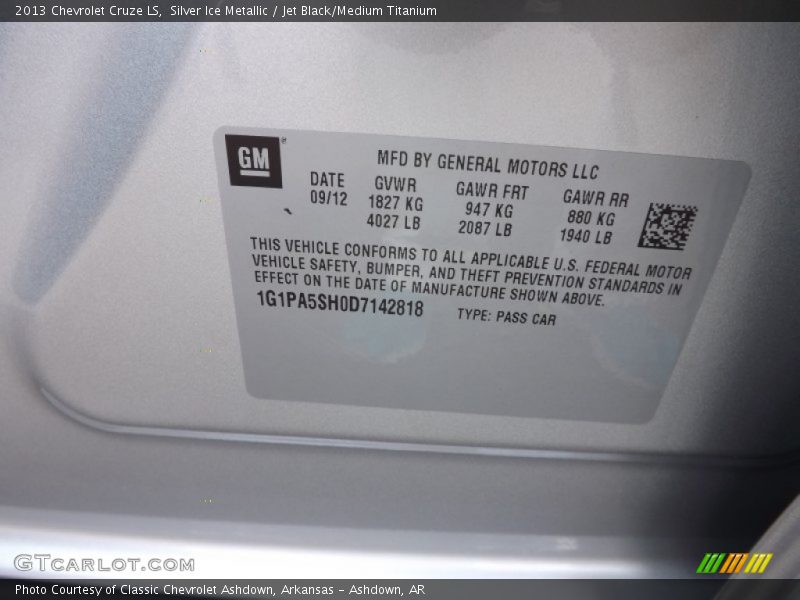 Silver Ice Metallic / Jet Black/Medium Titanium 2013 Chevrolet Cruze LS