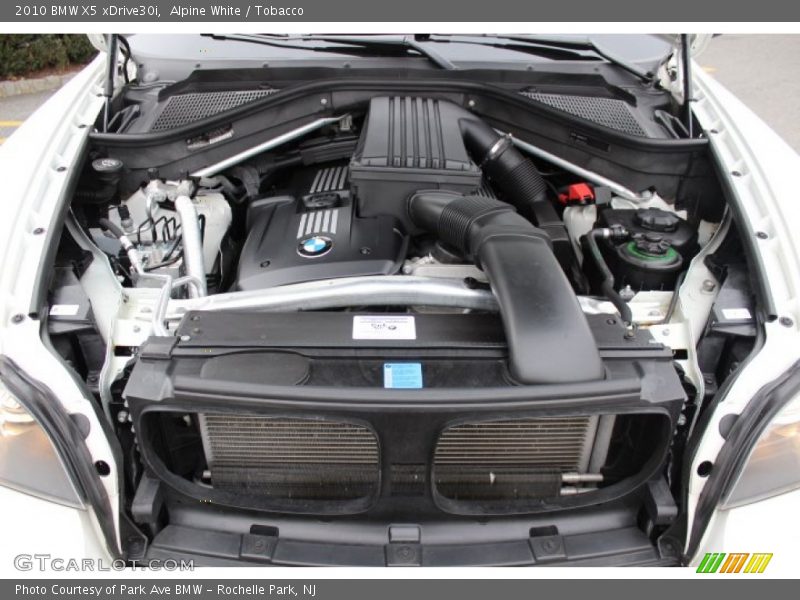 Alpine White / Tobacco 2010 BMW X5 xDrive30i