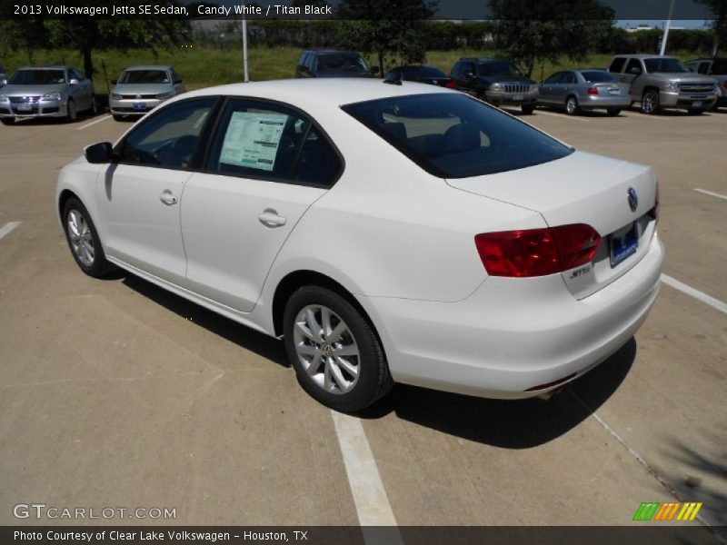 Candy White / Titan Black 2013 Volkswagen Jetta SE Sedan