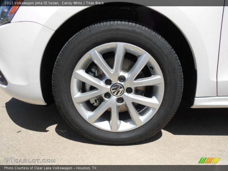 Candy White / Titan Black 2013 Volkswagen Jetta SE Sedan