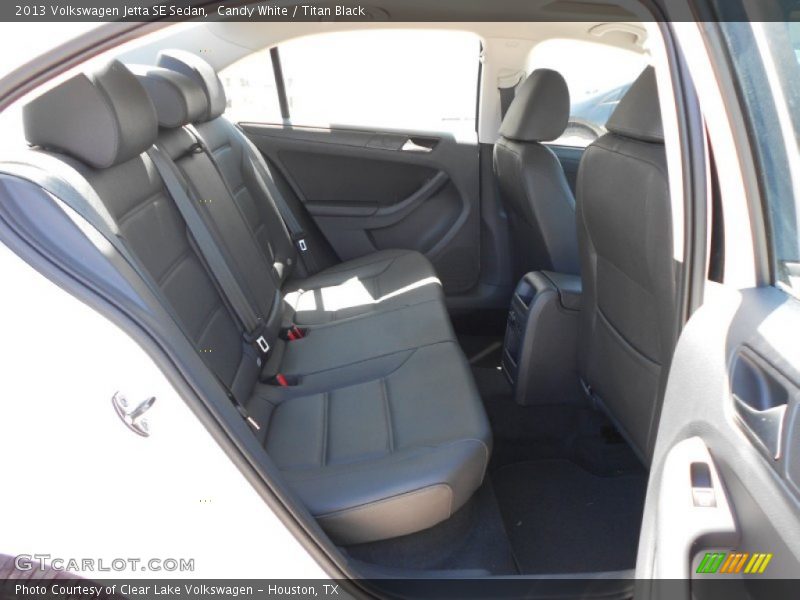 Candy White / Titan Black 2013 Volkswagen Jetta SE Sedan
