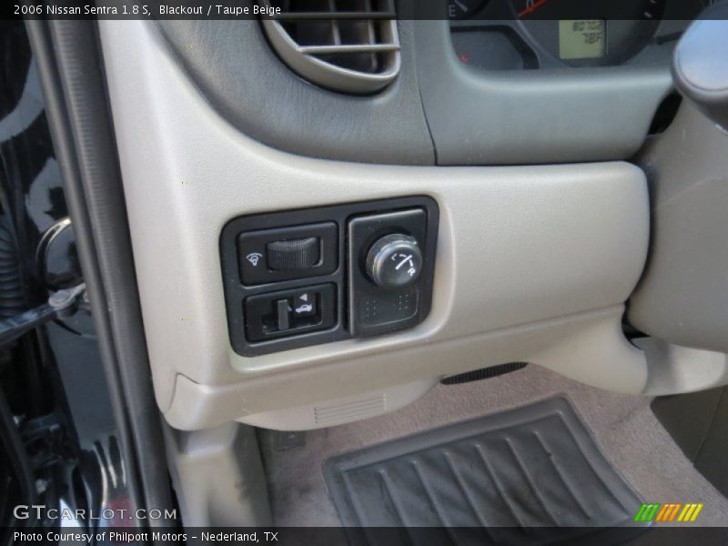Blackout / Taupe Beige 2006 Nissan Sentra 1.8 S