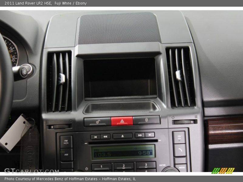 Fuji White / Ebony 2011 Land Rover LR2 HSE