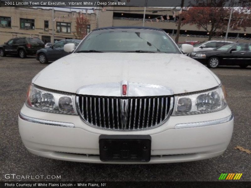 Vibrant White / Deep Slate Blue 2001 Lincoln Town Car Executive